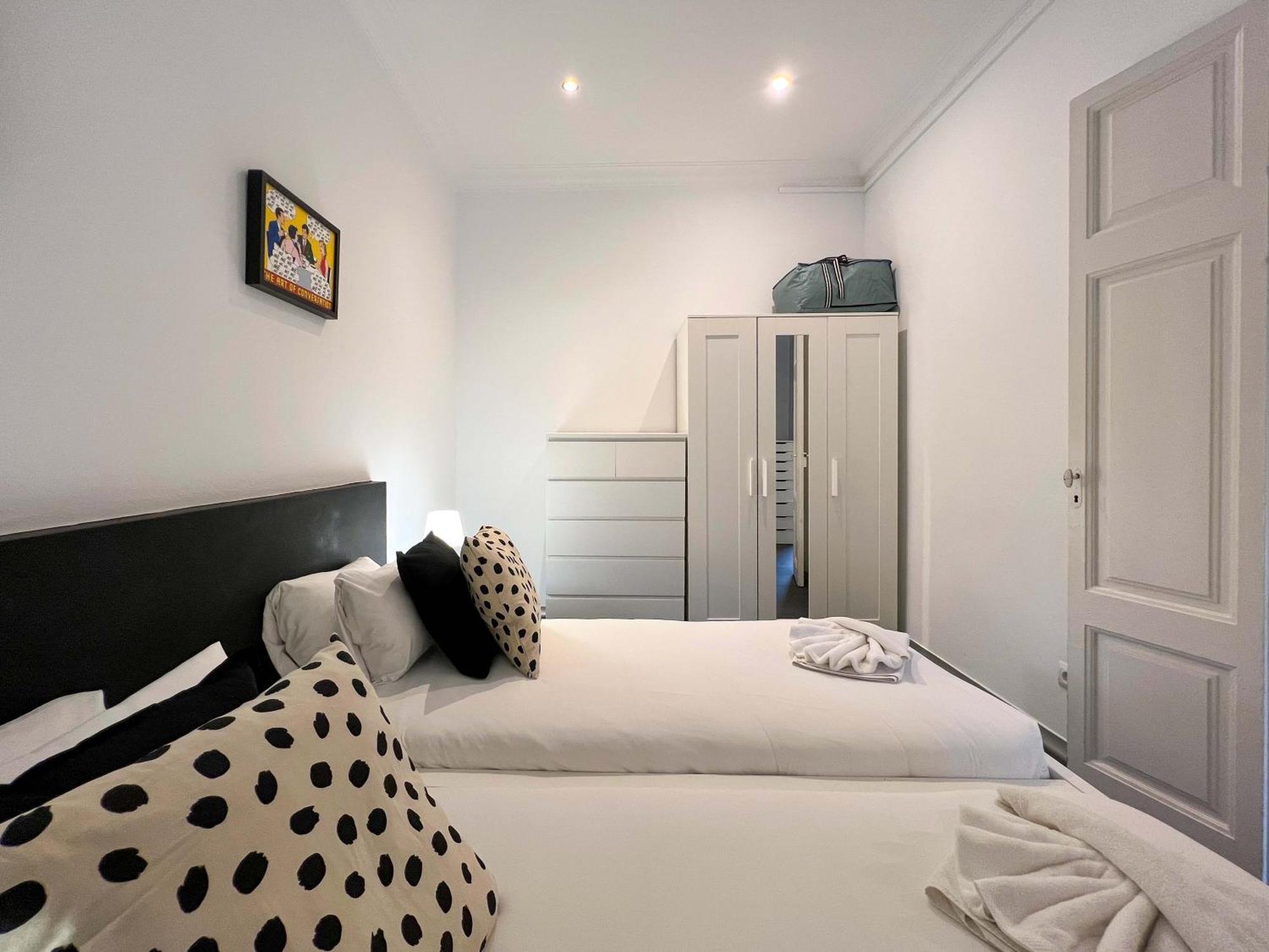 Stay Unique Apartments Cent Barcelona Bagian luar foto