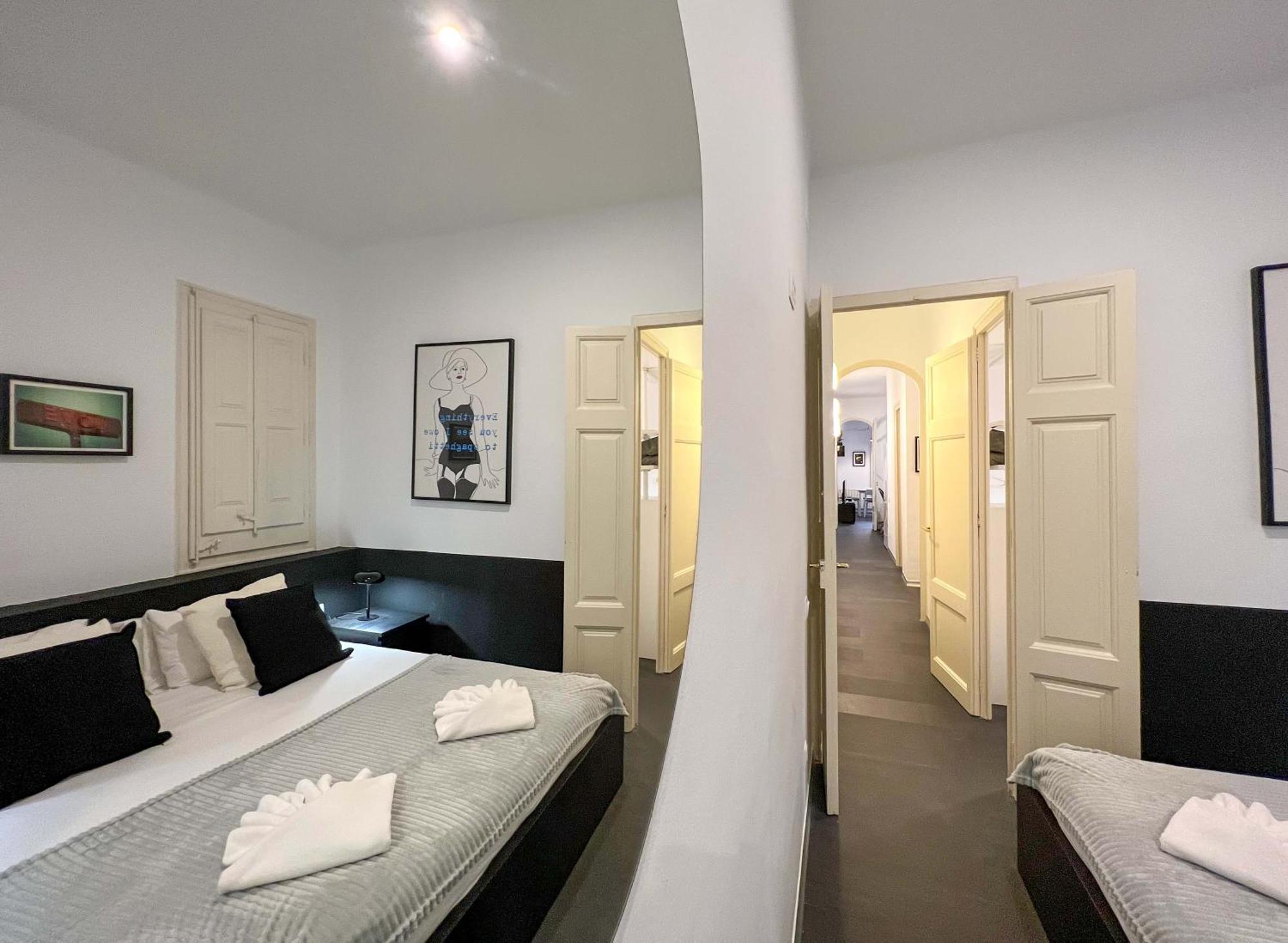 Stay Unique Apartments Cent Barcelona Bagian luar foto